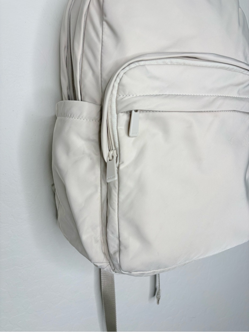 Away Large Featherlight Backpack Ivory Cream Travel Laptop Backpack Lightweight - Picture 2 of 14